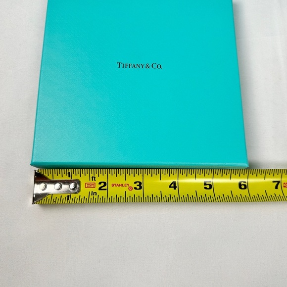 Iconic Tiffany & Co. Cardboard Gift Box - Picture 9 of 11